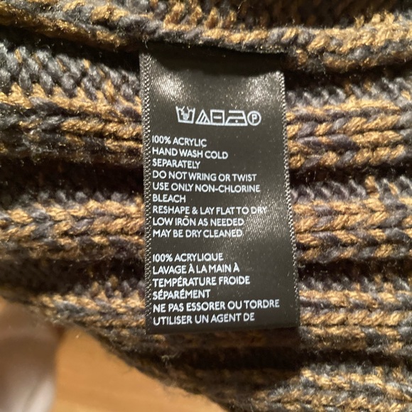 🍂UO Sweater size M - Picture 4 of 7